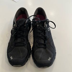 On cloud black ladies shoes